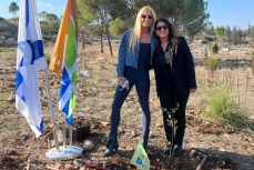 שתילת עצי תקווה עם מונטנה טאקר